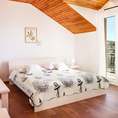 In With Sea View, Terrace, Air Conditioning, Wifi 5155-2 Apartment